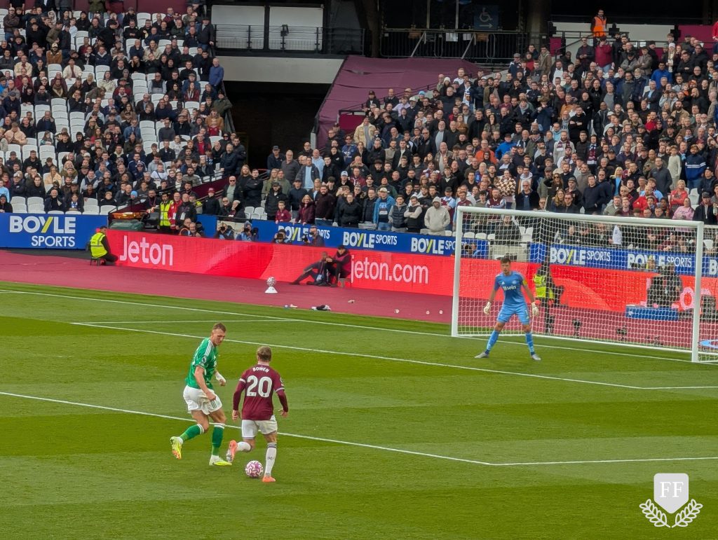Jarrod Bowen dribbling