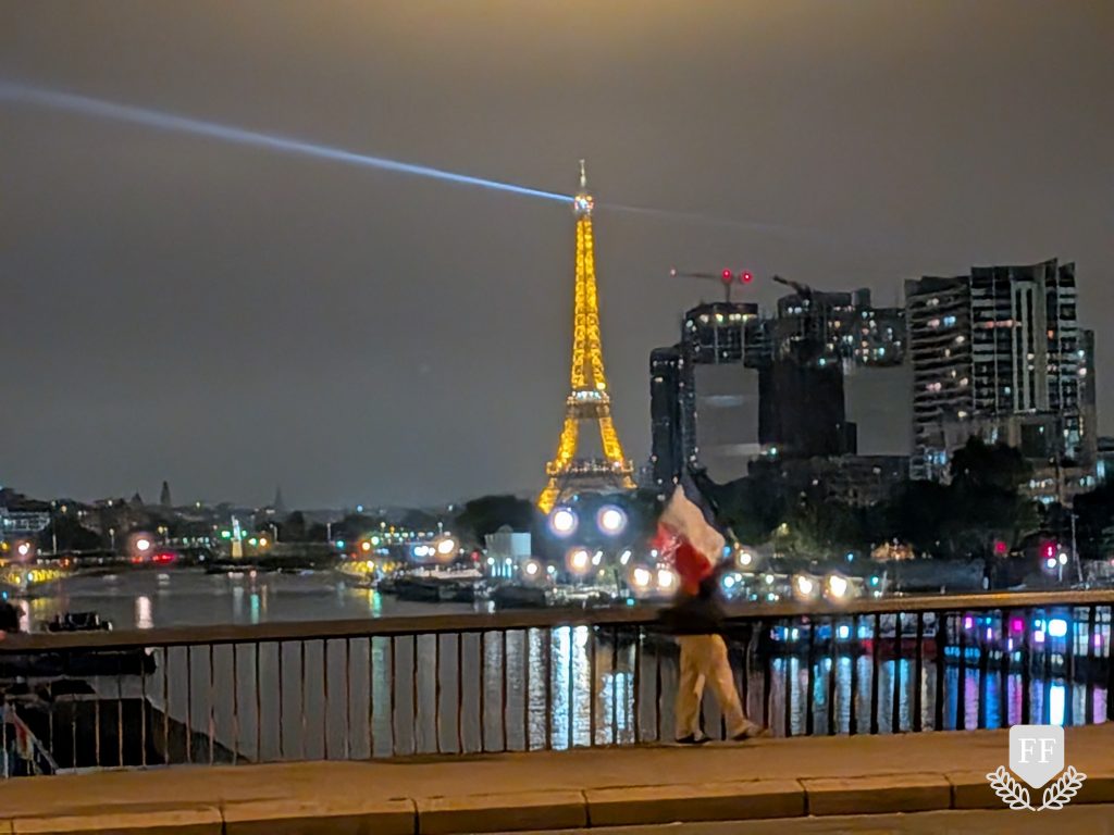 View of the Eiffel Tower before taking the Metro